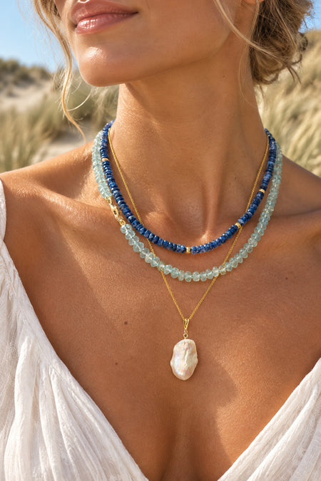 edelsteen ketting blauwe aquamarijn gecombineerd met een kyaniet edelsteen ketting en ketting met grote barok parel hanger