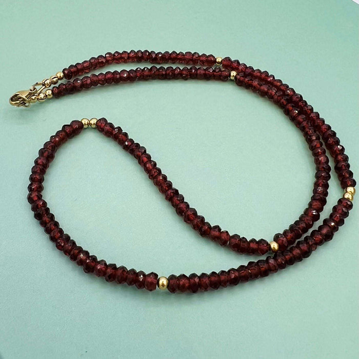 Edelstenen-ketting