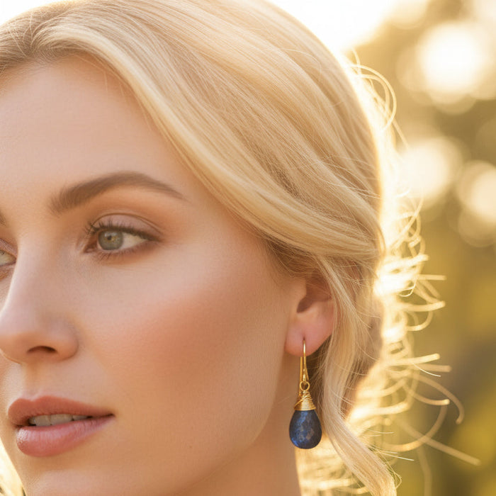 Luxe labradoriet oorbellen van Daans Design. Lange oorbellen met natuurlijke edelsteen en unieke kleurreflectie voor een verfijnde, tijdloze look.