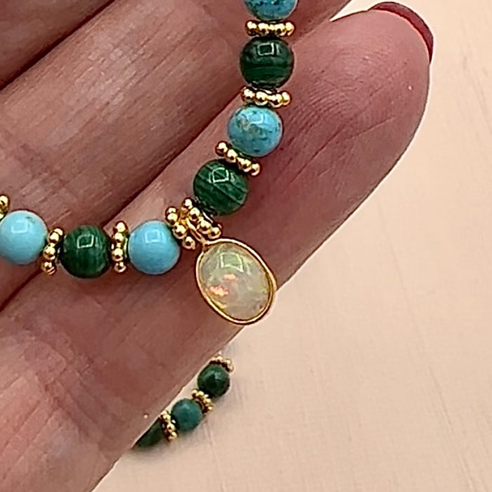 Edelstein-Halskette mit Anhänger aus Malachit und Opal