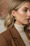 Luxe bruine rookkwarts druppel oorbellen met goud en smokey edelsteen te combineren met een casual outfit