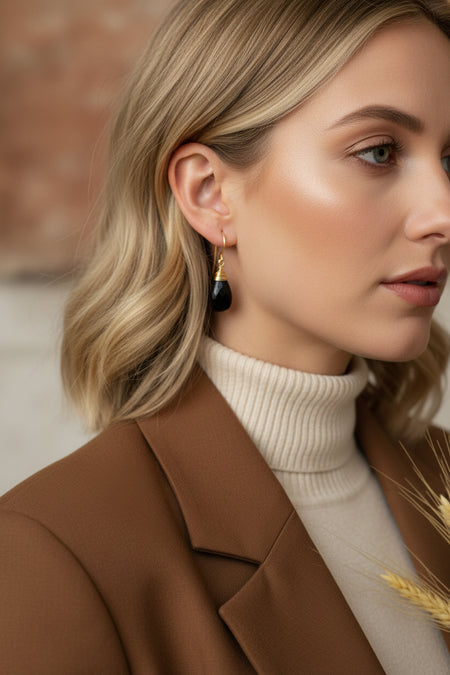 Luxe bruine rookkwarts druppel oorbellen met goud en smokey edelsteen te combineren met een casual outfit