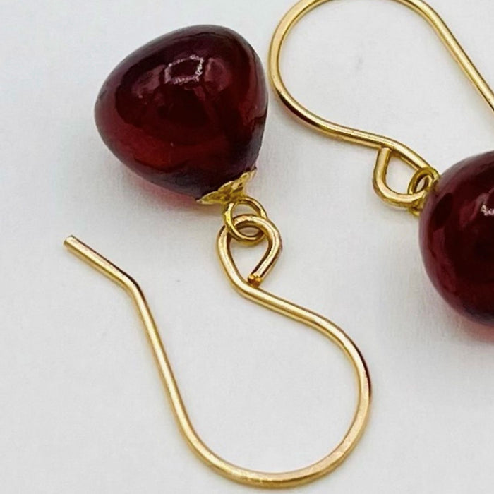 Granaat oorbellen met gouden 14 karaat gold filled haakjes handgemaakt