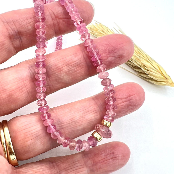 deze luxe edelstenen ketting is een prachtig cadeau voor de feestdagen