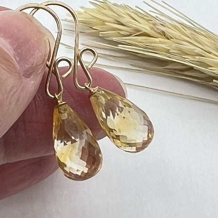 prachtige oorbellen met edelsteen met grote gele citrien druppels voor je feestelijke outfit