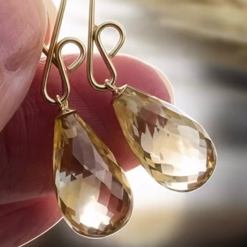 citrien edelstenen oorbellen met grote duppel hangers aan 14 karaat gold filled haakjes
