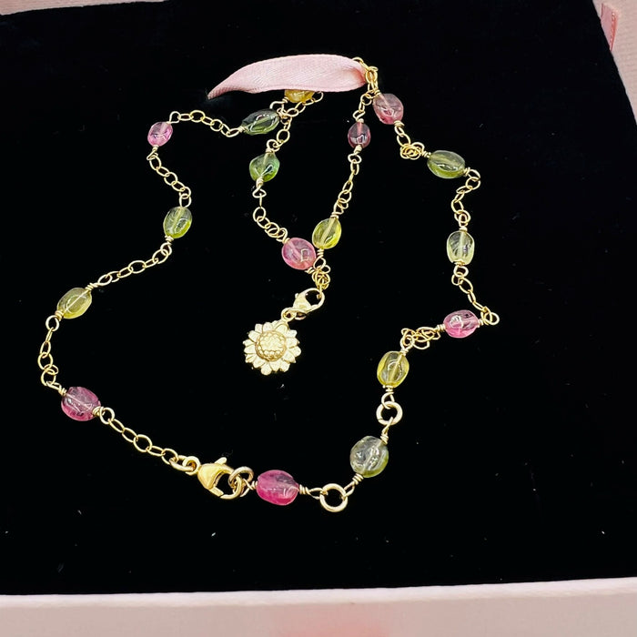 Watermeloen toermalijn ketting met een zonnebloem hanger gemaakt van gold filled materialen