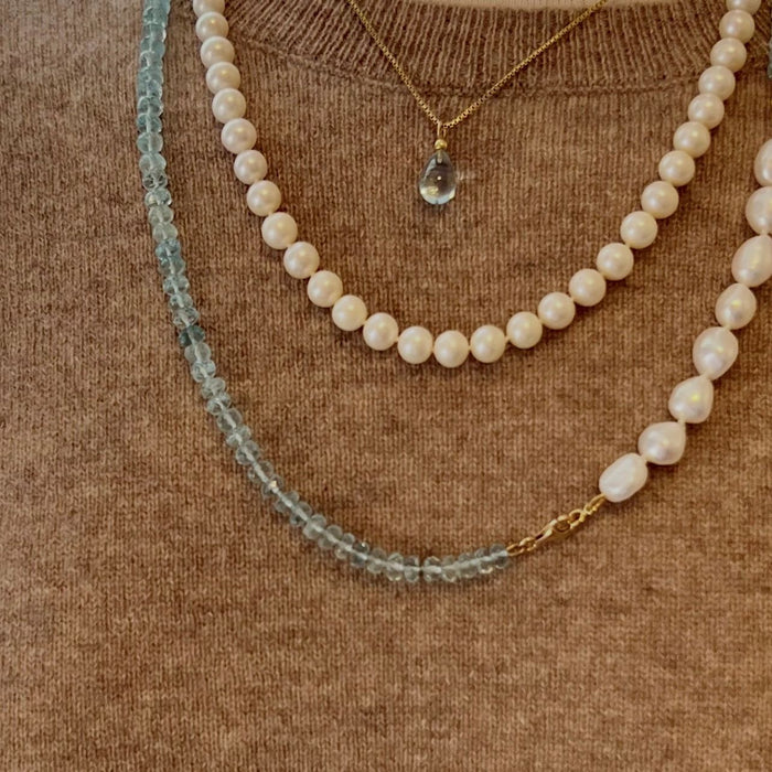 Draag de nugget parels bewust aan de zijkant of onderkant van je ketting. Zo worden de parels een mooie eyecatcher en geven ze je ketting een bijzonder detail.